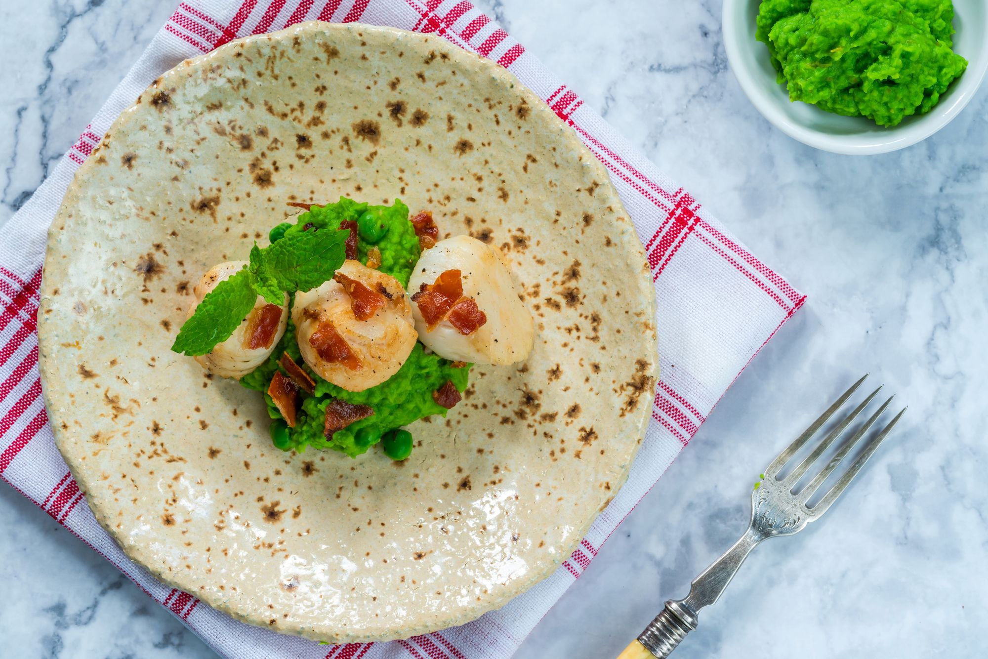 Scallops with Coriander and Mint Chutney