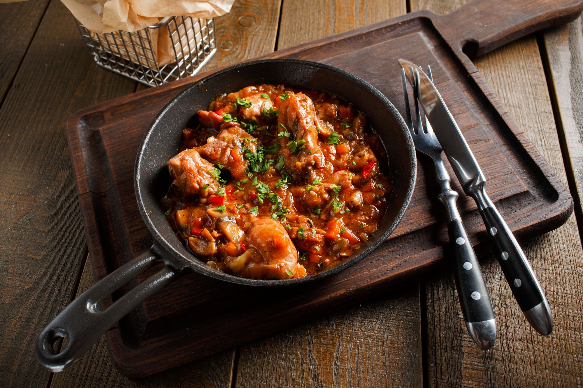 Barbecued Chicken in Chunky Tomato Sauce