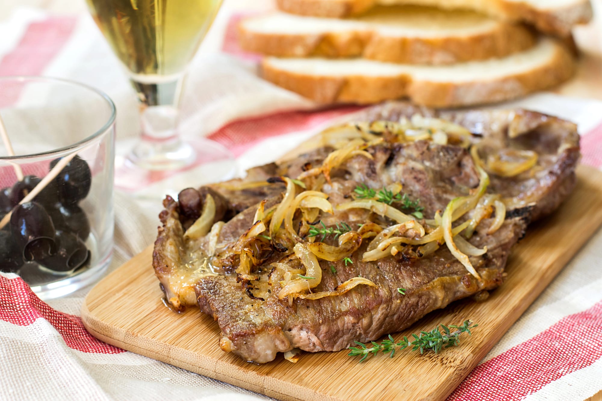 Steak with Sticky Onions