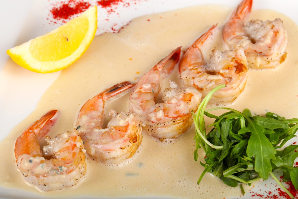 Prawns with Garlic, Cream and White Wine Sauce