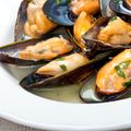 Steamed Mussels
with Beans and Wine